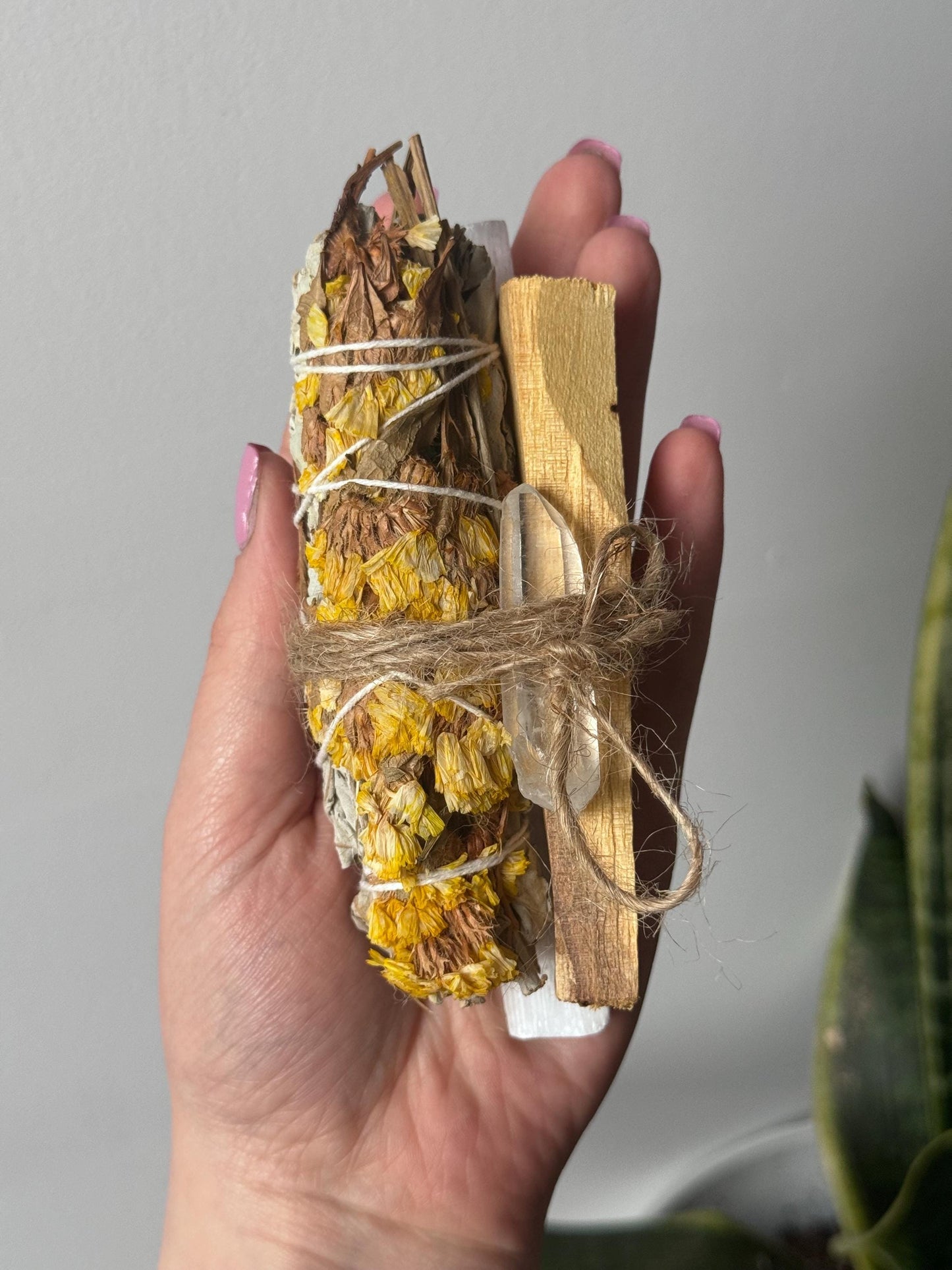 Insence Bundle Yellow Sinuata White Sage Palo Santo Stick Selenite Wand & Clear Quartz Bundle Gift