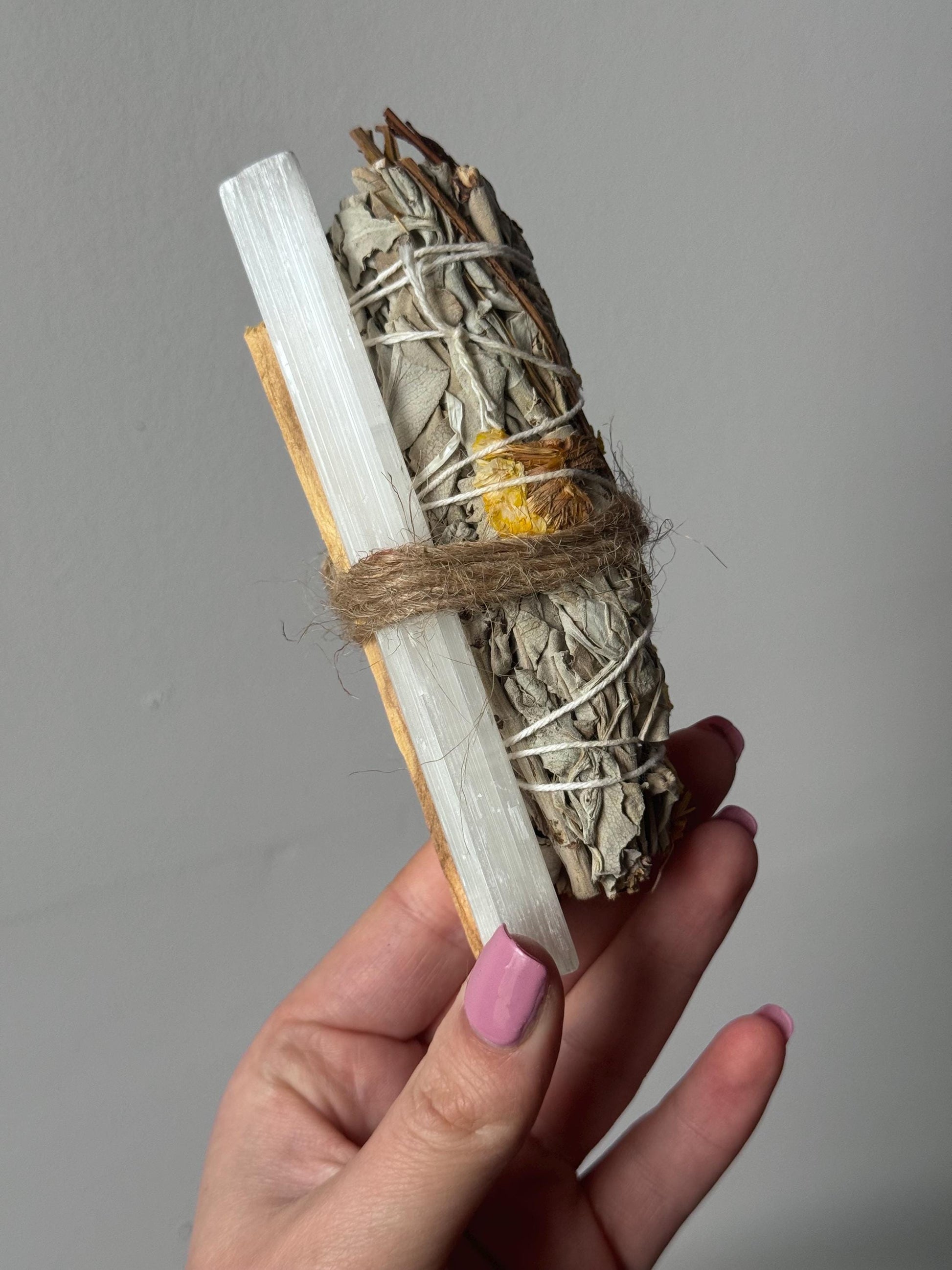 Insence Bundle Yellow Sinuata White Sage Palo Santo Stick Selenite Wand & Clear Quartz Bundle Gift