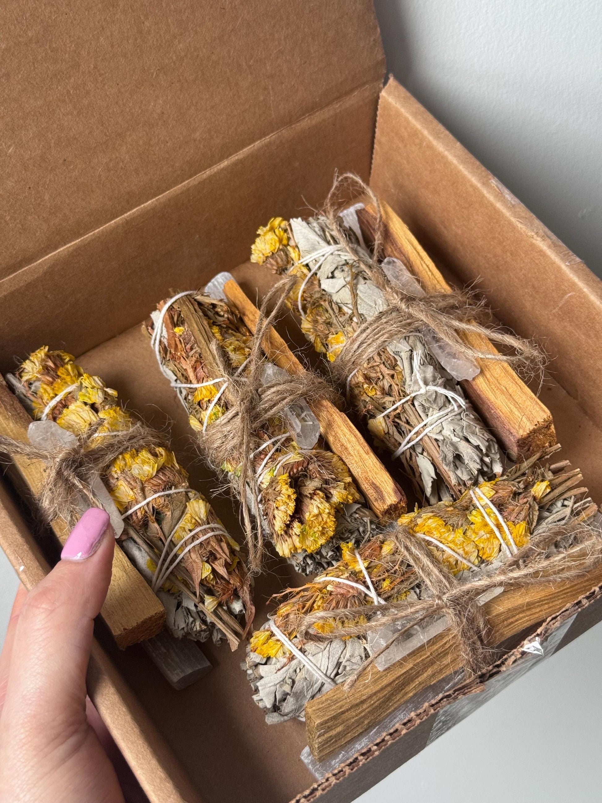 Insence Bundle Yellow Sinuata White Sage Palo Santo Stick Selenite Wand & Clear Quartz Bundle Gift