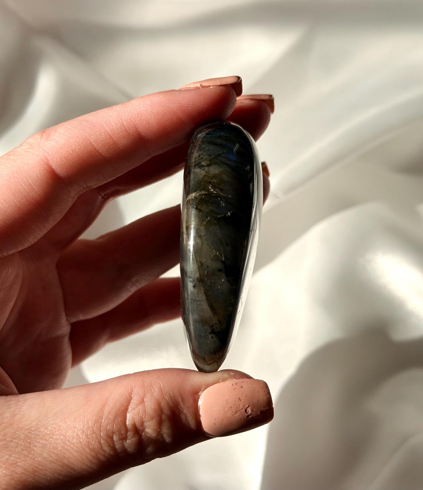 Flashy Labradorite Palm Stone | Madagascar Labradorite Crystal | Polished Palmstone | Flashing Healing Crystal | Meditation Gift | Protectio