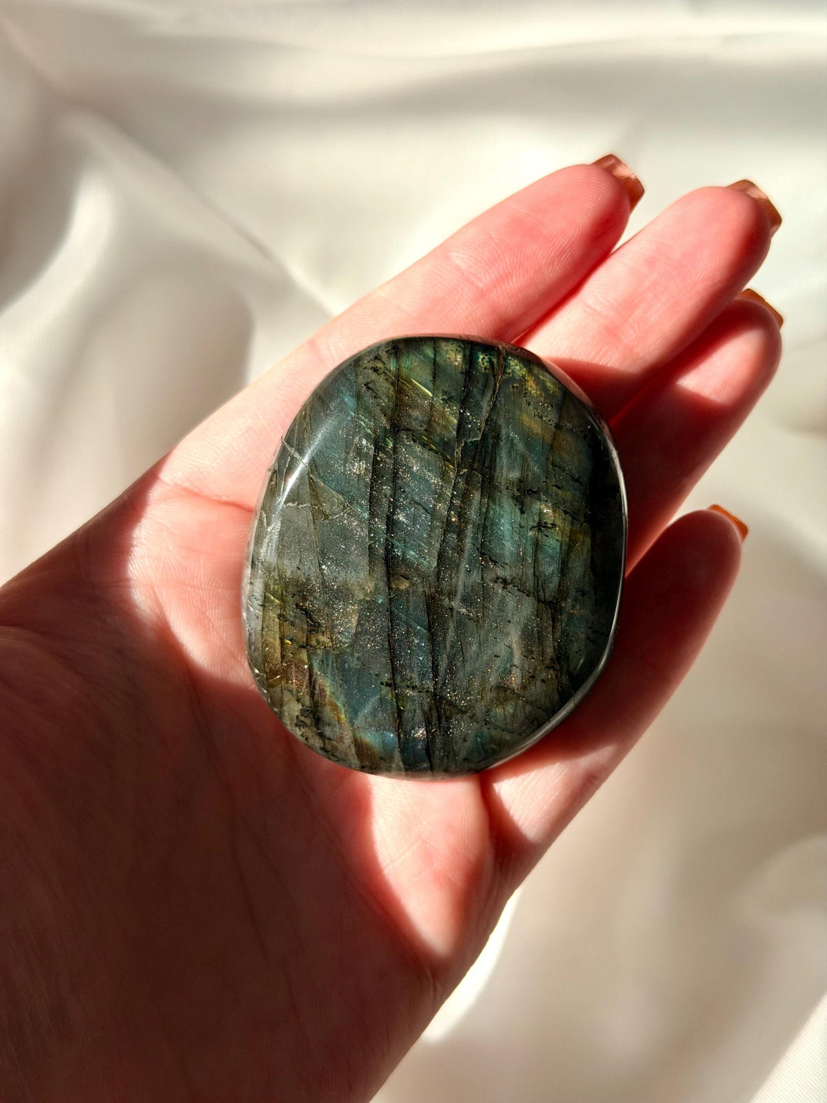 Flashy Labradorite Palm Stone | Madagascar Labradorite Crystal | Polished Palmstone | Flashing Healing Crystal | Meditation Gift | Protectio