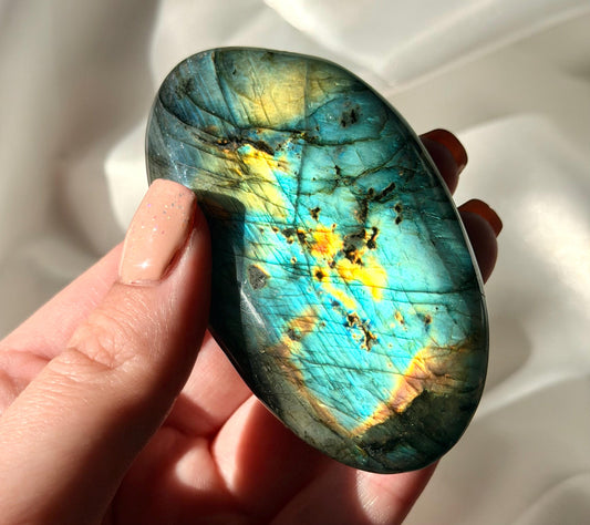 Flashy Labradorite Palm Stone | Madagascar Labradorite Crystal | Polished Palmstone | Flashing Healing Crystal | Meditation Gift