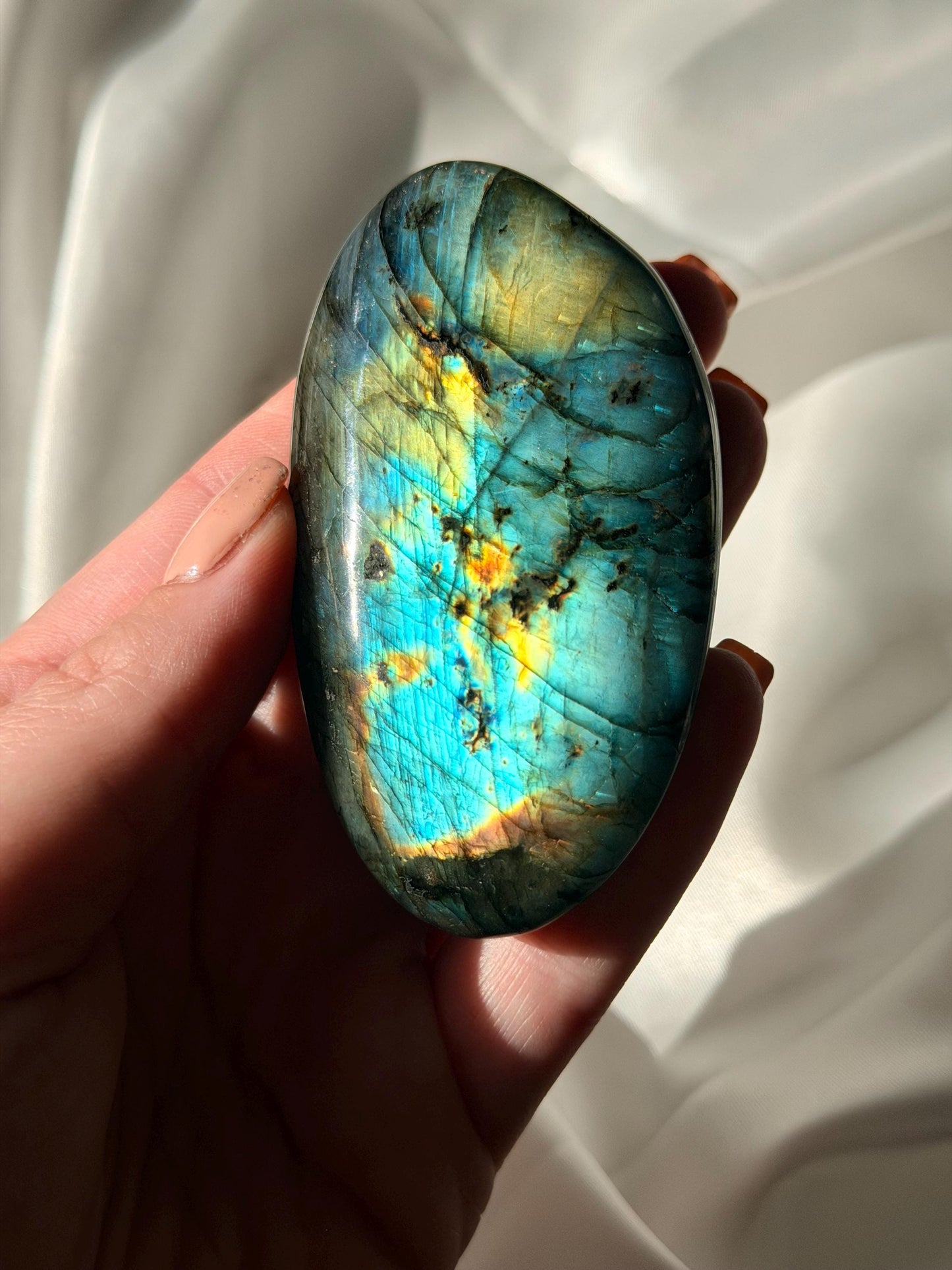 Flashy Labradorite Palm Stone | Madagascar Labradorite Crystal | Polished Palmstone | Flashing Healing Crystal | Meditation Gift
