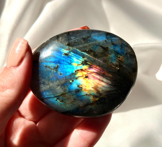 Flashy Labradorite Palm Stone | Madagascar Labradorite Crystal | Polished Palmstone | Flashing Healing Crystal | Meditation Gift