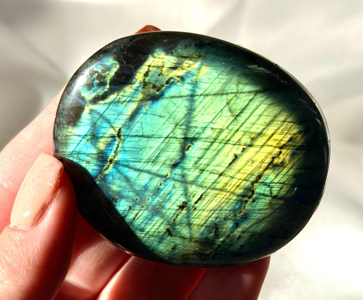Flashy Labradorite Palm Stone | Madagascar Labradorite Crystal | Polished Palmstone | Flashing Healing Crystal | Meditation Gift | Protectio