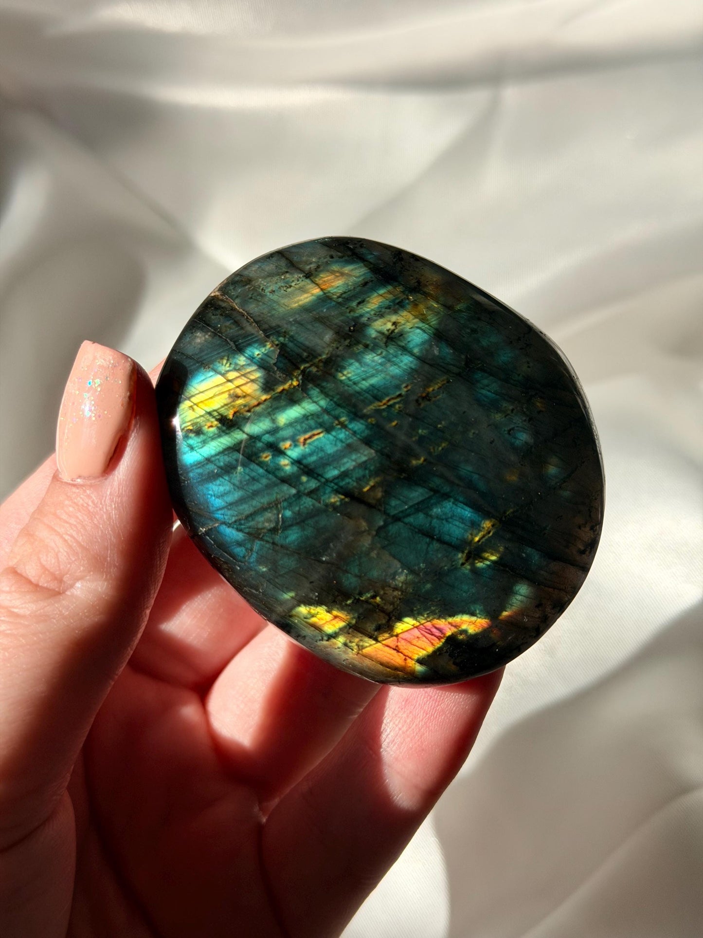 Flashy Labradorite Palm Stone | Madagascar Labradorite Crystal | Polished Palmstone | Flashing Healing Crystal | Meditation Gift | Protectio