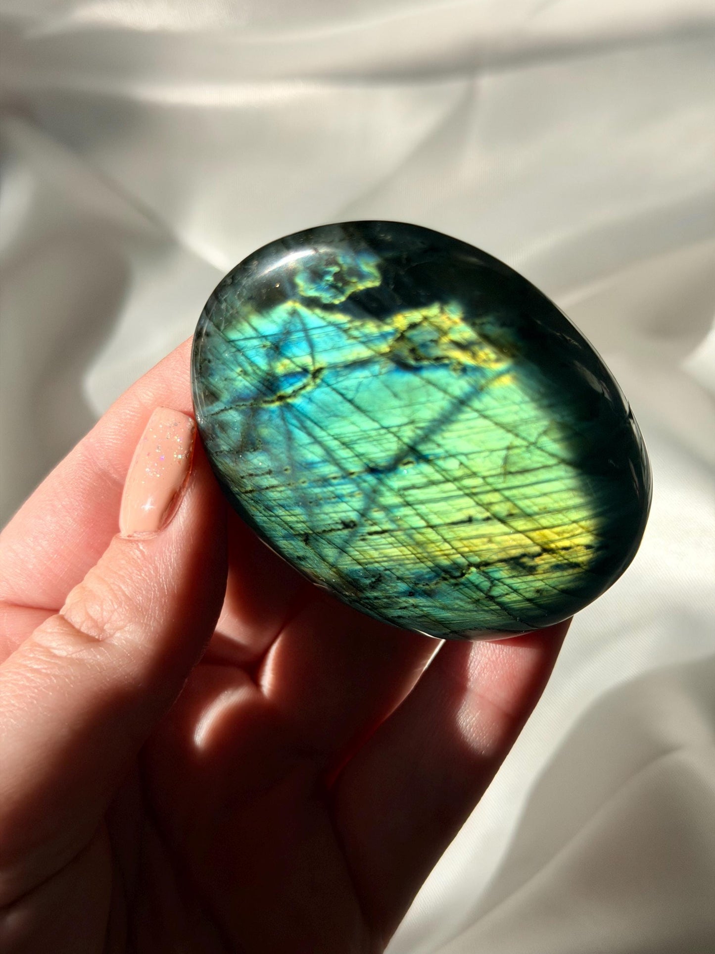 Flashy Labradorite Palm Stone | Madagascar Labradorite Crystal | Polished Palmstone | Flashing Healing Crystal | Meditation Gift | Protectio