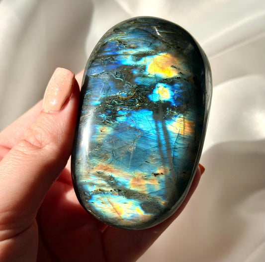 Flashy Labradorite Palm Stone | Madagascar Labradorite Crystal | Polished Palmstone | Flashing Healing Crystal | Meditation Gift