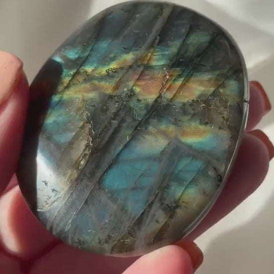 Flashy Labradorite Palm Stone | Madagascar Labradorite Crystal | Polished Palmstone | Flashing Healing Crystal | Meditation Gift | Protectio