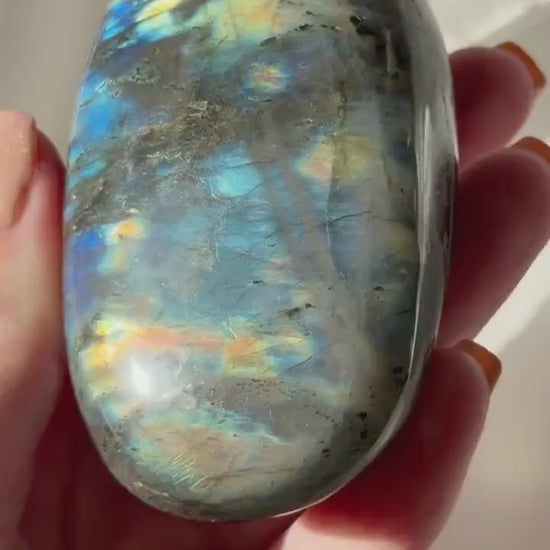 Flashy Labradorite Palm Stone | Madagascar Labradorite Crystal | Polished Palmstone | Flashing Healing Crystal | Meditation Gift