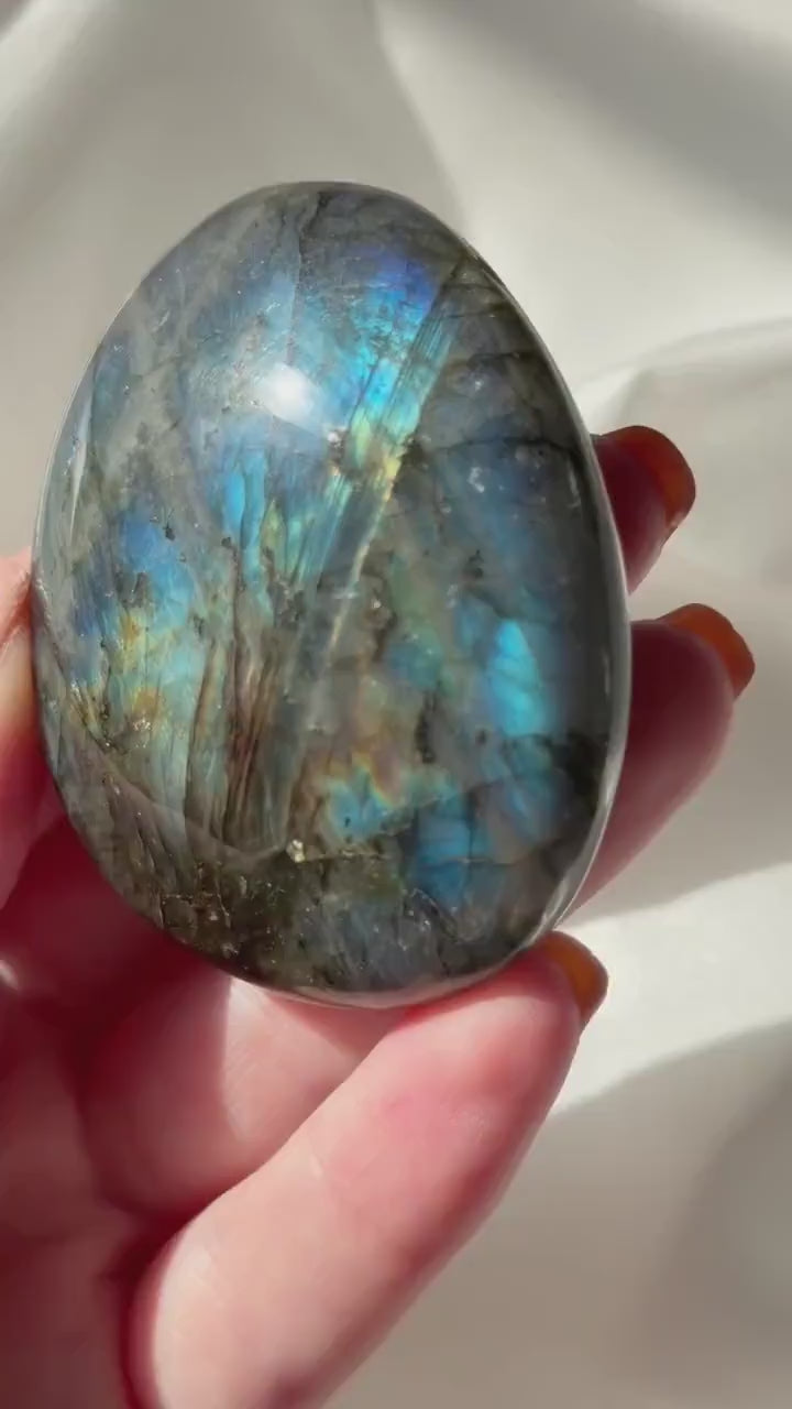 Flashy Labradorite Palm Stone | Madagascar Labradorite Crystal | Polished Palmstone | Flashing Healing Crystal | Meditation Gift