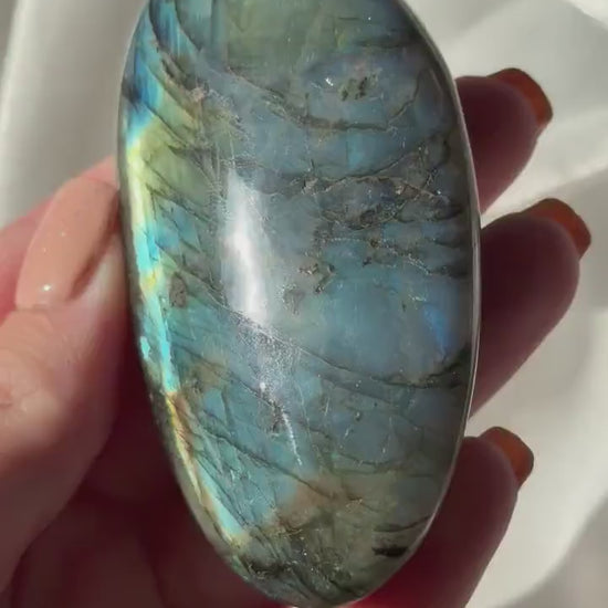 Flashy Labradorite Palm Stone | Madagascar Labradorite Crystal | Polished Palmstone | Flashing Healing Crystal | Meditation Gift